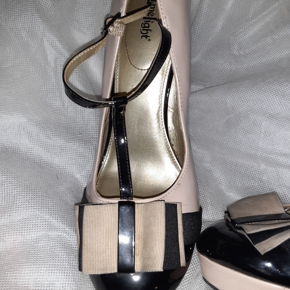 ☆LIMELIGHT TAN & BLACK HEELS W/ STRAPS SIZE 10☆ - Picture 2 of 8